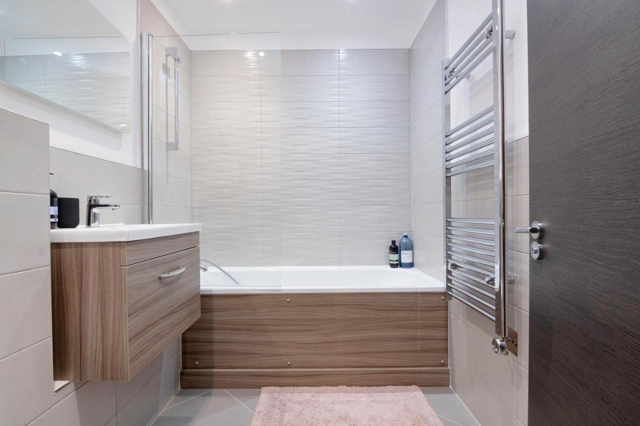 Spacious, 3 Bedroom, 2 Bathroom, Surbiton Exterior foto
