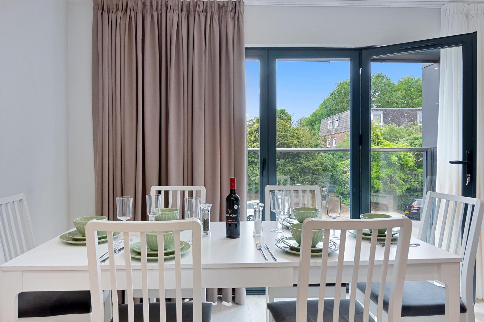 Spacious, 3 Bedroom, 2 Bathroom, Surbiton Exterior foto